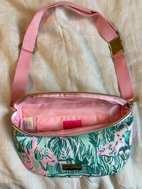 Water resistant waist pack